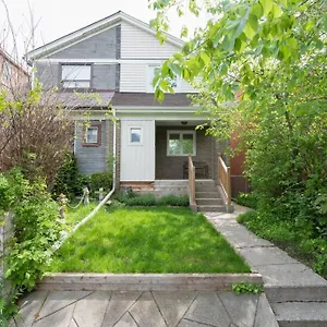 Spacious With Ensuite Bathroom Near Subway, Koreatown & Uoft Homestay Toronto