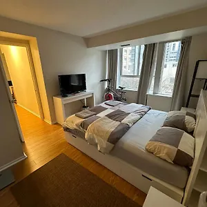 Location In Downtown- Walking To Eaton Centre, Nathan Phillips Square, Yonge-dundas, Ikea,transit Apartment Toronto